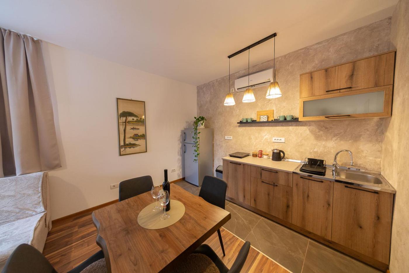 Castelomi Apartment Podgorica Exterior photo
